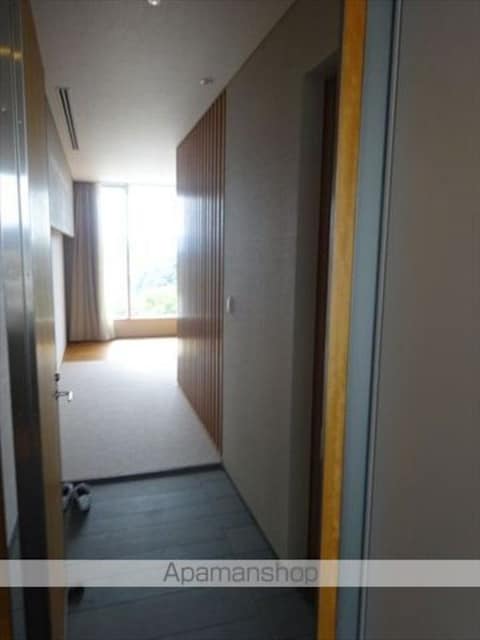 和歌山県和歌山市十番丁[2LDK/141.45m2]の玄関