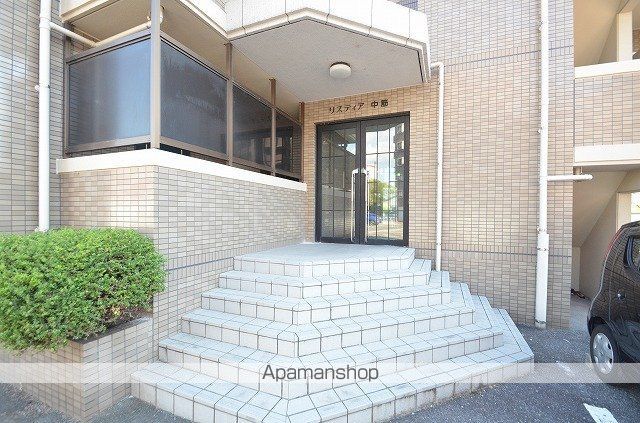 リスティア中筋の玄関写真