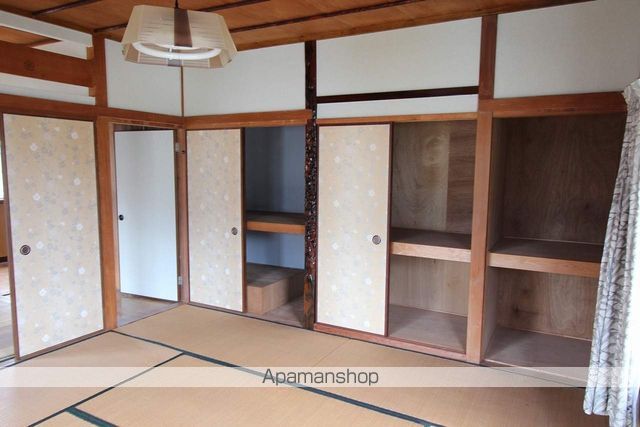 呉市 2階建 築47年の内装写真
