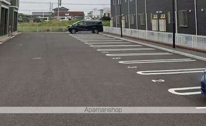 Ｌａーｒｅｃｏｌｔｅ（ラ・レコルト）[1LDK/42.46m2]の駐車場