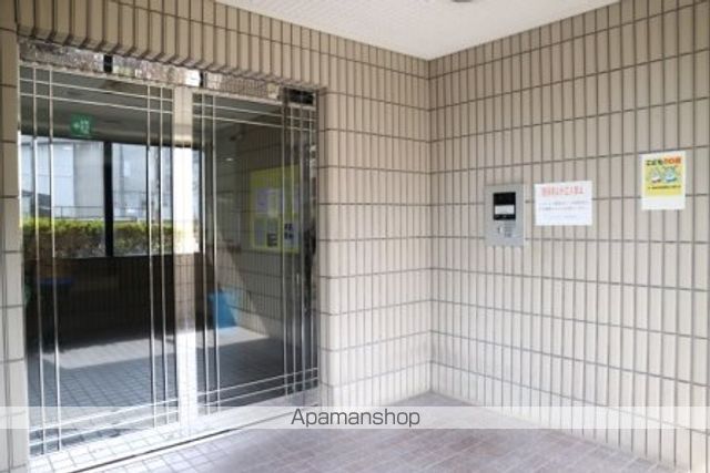 ロイヤルシャトー交野の玄関写真