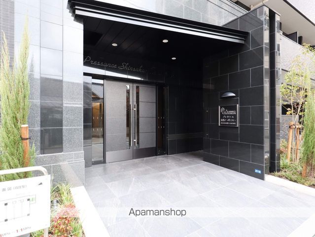 プレサンス新栄アーバンフローの玄関写真