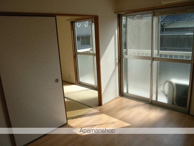 グリーンホワイトの内装写真
