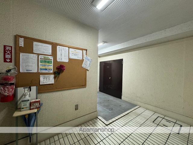 第2クリスタルビルの玄関写真