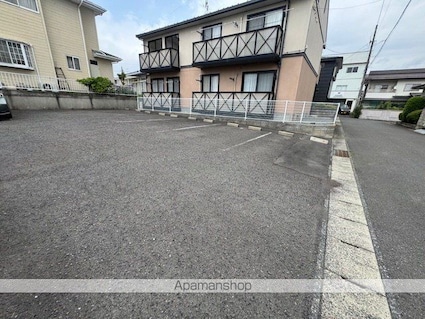 ビューラーアネックス[2DK/40m2]の駐車場