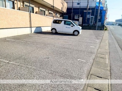 ハイアール２１[1K/24m2]の駐車場