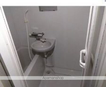 香川県坂出市築港町１丁目[1K/28.02m2]のバス