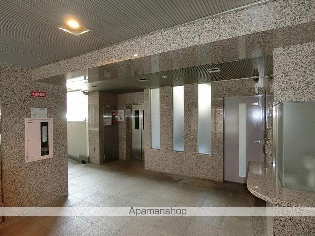 サンプラザ湯里南の玄関写真