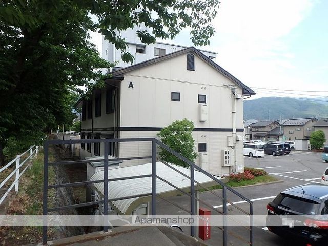 リバーサイドパレスA棟の外観写真