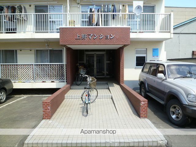 上野マンションの玄関写真