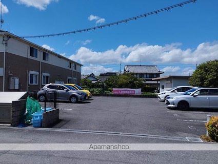 フローラルコートＤＳ[2LDK/58.4m2]の駐車場3