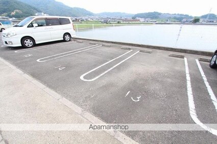 ラッキー　Ａ[2LDK/57.22m2]の駐車場
