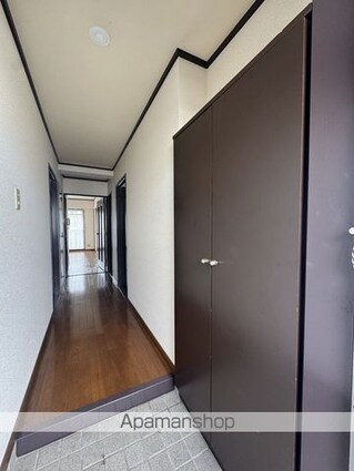 ロイヤルハイツシモダ壱番館[3LDK/63m2]の玄関
