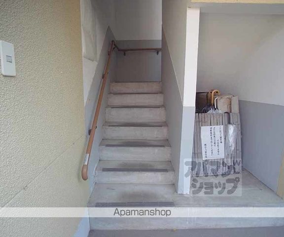 稲荷マンションの外観写真