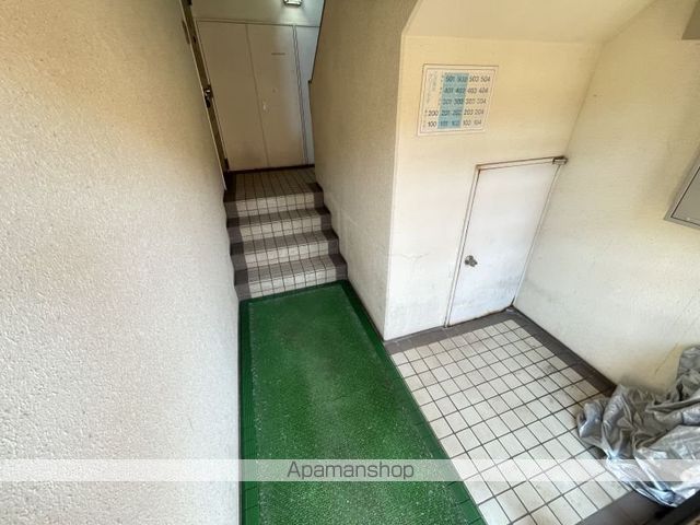 シャトーム若松町の玄関写真