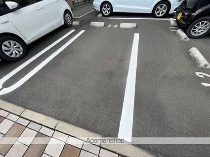 アプローズ[1K/30.27m2]の駐車場