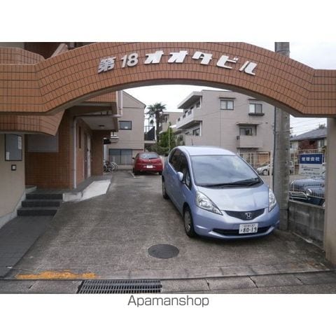 第18オオタビルの玄関写真
