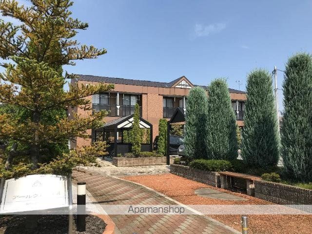 アールヴェイラAの玄関写真