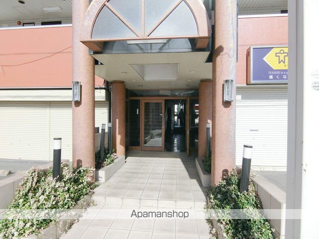 脇田建設ビルの玄関写真