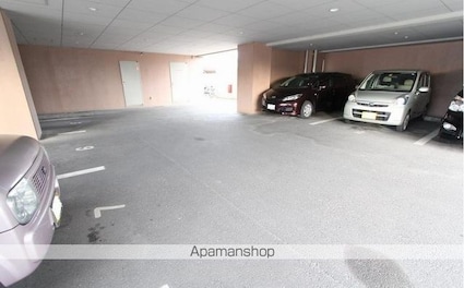 ロゼ三条[1K/25.92m2]の駐車場