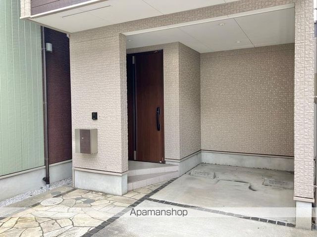 川崎市中原区 3階建 築11年の玄関写真