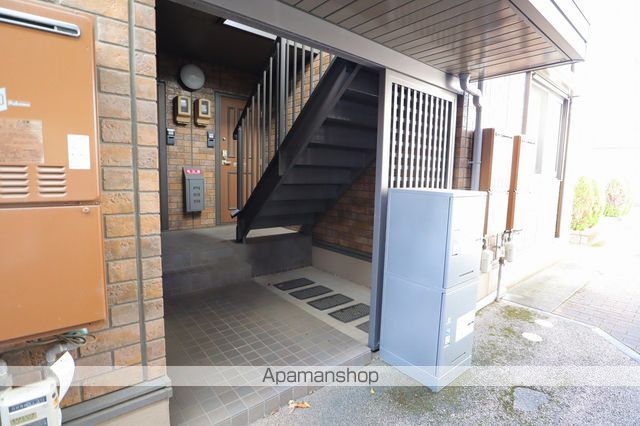 ドミール六条の玄関写真