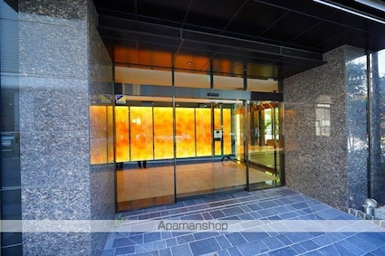 ＬＩＧＨＴ　ＴＥＲＲＡＣＥ　新宿御苑[3LDK/70.11m2]のエントランス