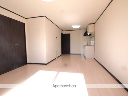 Ｓｕｒｐｌｕｓ　Ｔｗｏ　Ｒｉｖｅｒｓｉｄｅ　Ｈｉｌｌ寿Ａ[1LDK/45.55m2]のリビング・居間