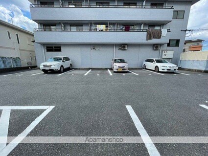 メゾン山口[1K/24.15m2]の駐車場2