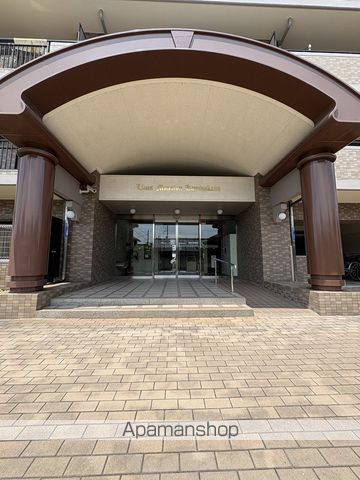 ライオンズマンション上中野の玄関写真