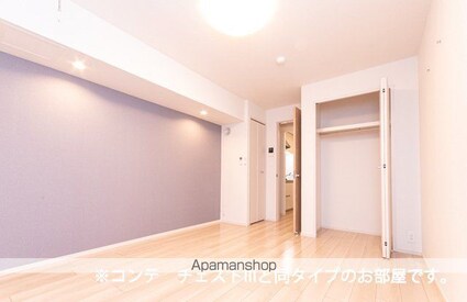 ヒカルサ甲府国母　ウエスト[1K/27.02m2]のリビング・居間2