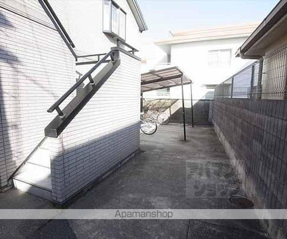 クィーンズコートY棟の玄関写真