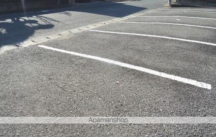カーサ・ココ[2DK/50m2]の駐車場2