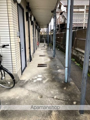 彦根市 2階建 築31年の玄関写真