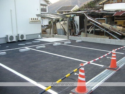 クロワール門田[1K/26.29m2]の駐車場2