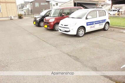 サンローズコート[2DK/50.8m2]の駐車場