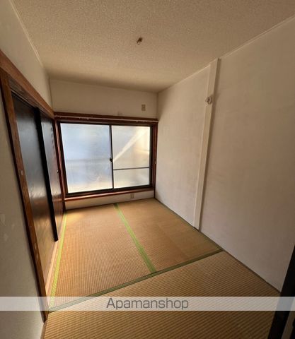 西野110−31テラスハウス 左の内装写真
