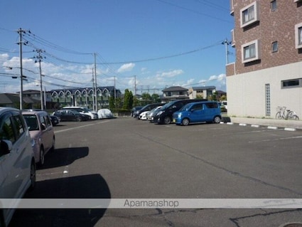 グランウィング[2LDK/64.33m2]の駐車場