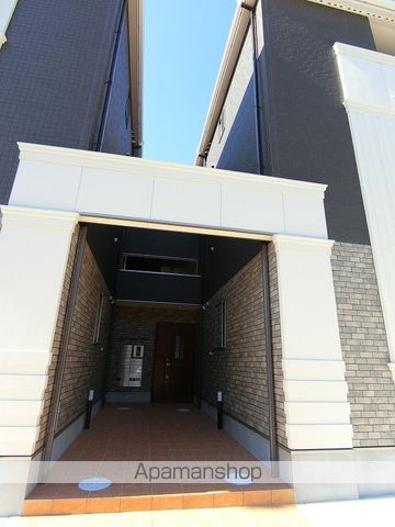 MODERNISM EASTの玄関写真