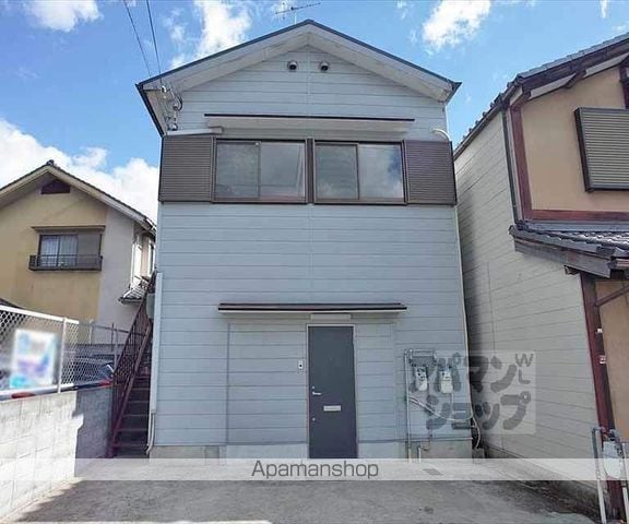 吉田中大路町アパートの外観写真
