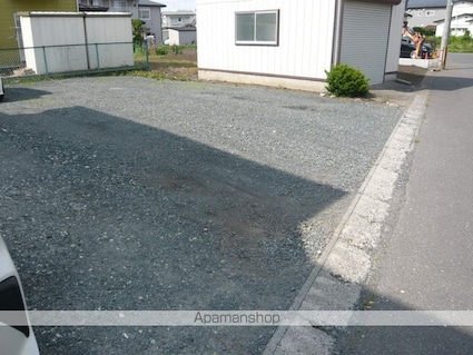 リーブル高台[2K/40.58m2]の駐車場1