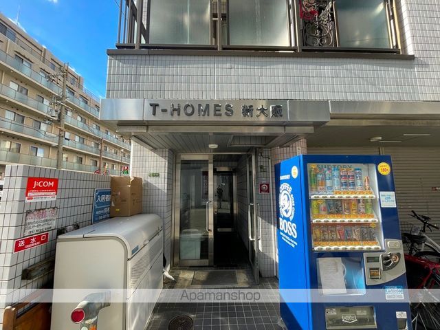 ティーホームズ新大阪の玄関写真