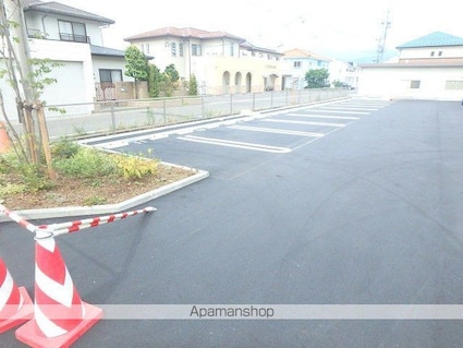 マノワール[1LDK/51.3m2]の駐車場1