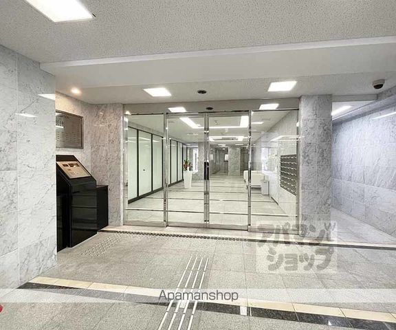 リーガル京都四条烏丸の玄関写真