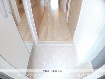 グローブ[1K/28.87m2]の玄関