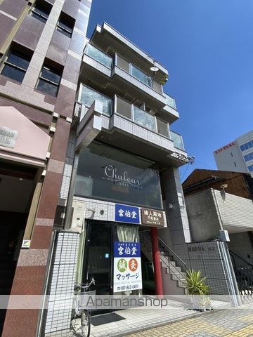 円尾マンションの外観写真