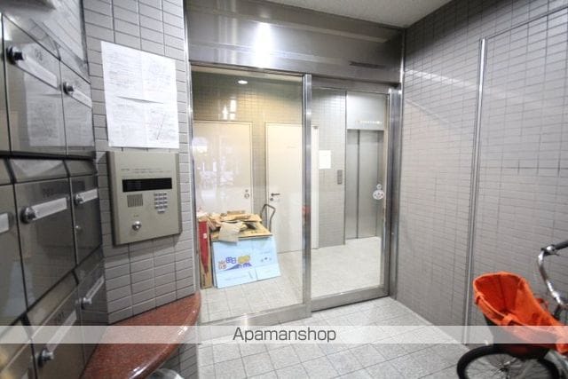 三上ビルの玄関写真