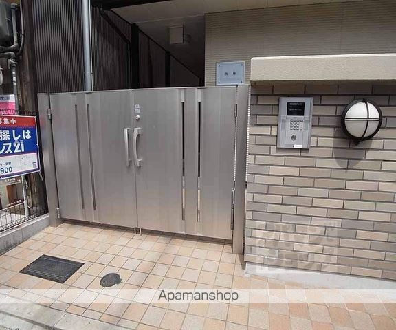 レオパレス西陣の玄関写真