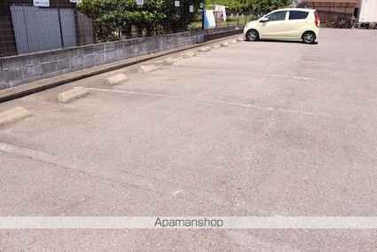 ゴールデンハイツ[1K/20.85m2]の駐車場1