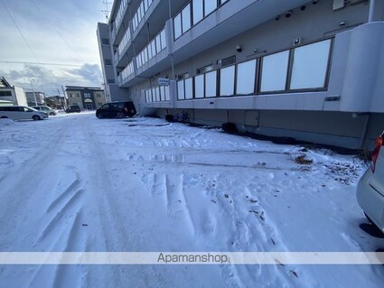 グロリアハイツ若松[3LDK/77.9m2]の駐車場